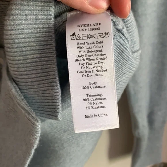 Baby blue cashmere Everlane cardigan - Picture 4 of 4